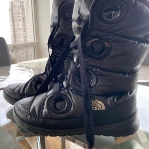 The north face soft black boots good condition size US7